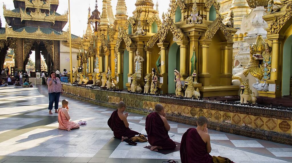 Monks and nuns praying before idols in Myanmar. Dan Lundberg, CC BY-SA 2.0 , via Wikimedia Commons