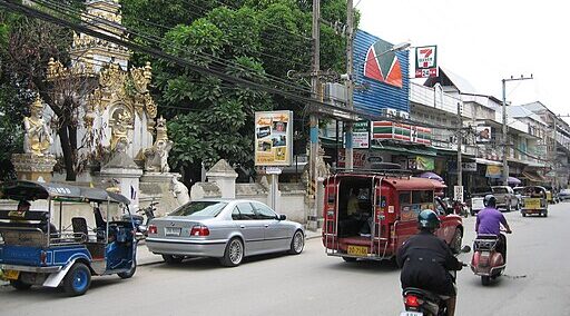 512px-Chiang_Mai_City_Streets-aspect-ratio-665-370. 512px-Chiang_Mai_City_Streets. Caspar, CC BY-SA 2.5 , via Wikimedia Commons
