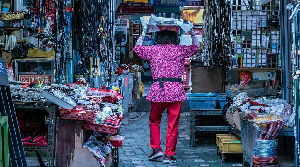 Market in Korea. Pic Seoulinspired Pixabay