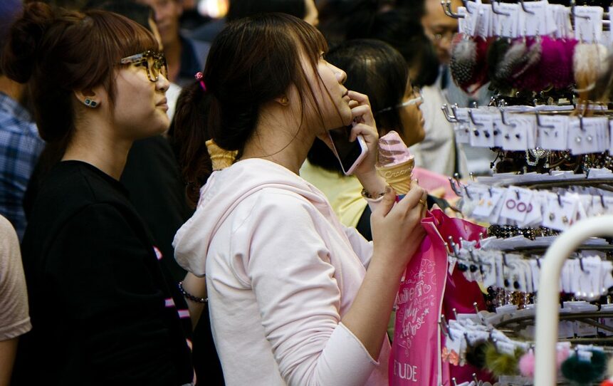 Young women shopping in Myeongdong, Seoul, Korea. Pic tragrpx Pixabay